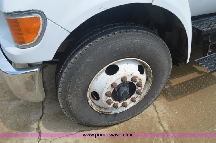 image for item BM9328 2005 Ford F750 Super Duty dump truck