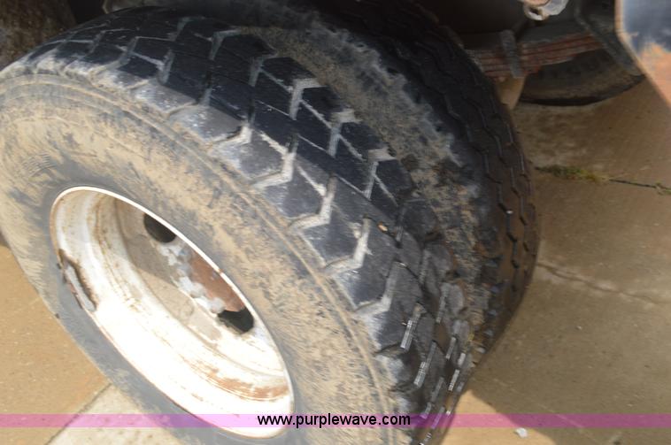 image for item BM9328 2005 Ford F750 Super Duty dump truck