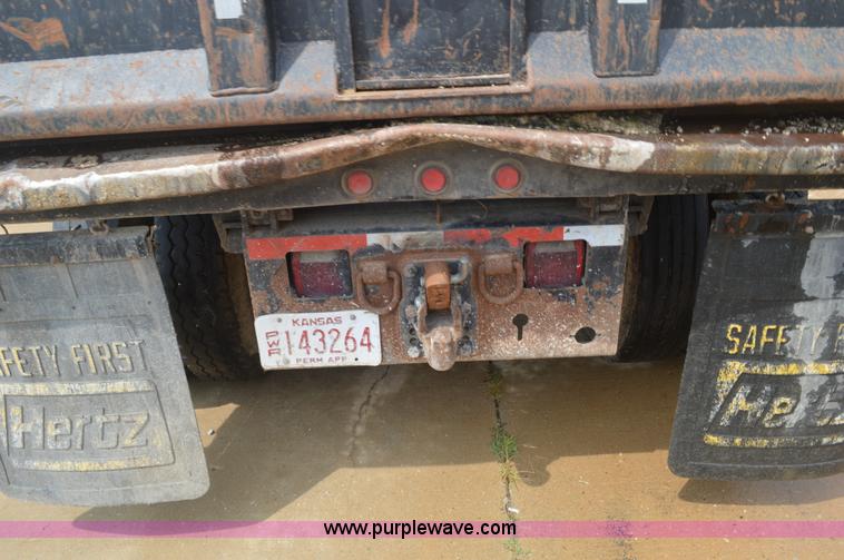 image for item BM9328 2005 Ford F750 Super Duty dump truck