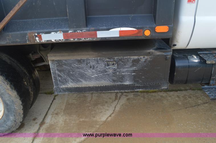 image for item BM9328 2005 Ford F750 Super Duty dump truck