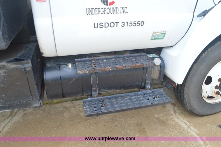 image for item BM9328 2005 Ford F750 Super Duty dump truck