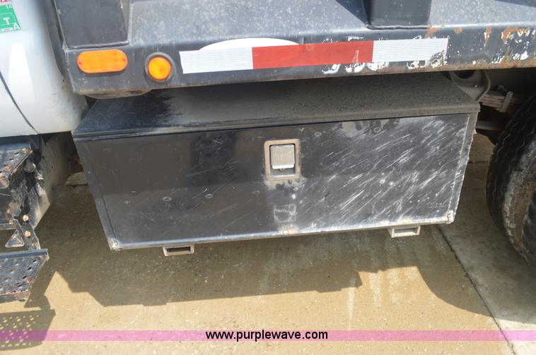 image for item BM9328 2005 Ford F750 Super Duty dump truck