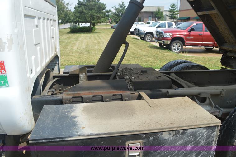 image for item BM9328 2005 Ford F750 Super Duty dump truck