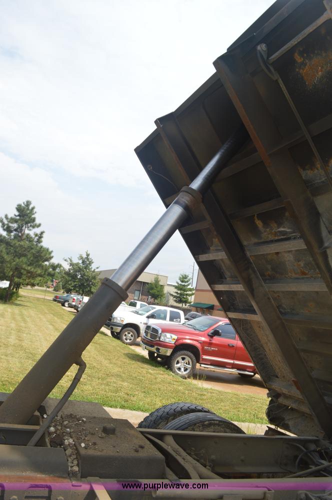 image for item BM9328 2005 Ford F750 Super Duty dump truck