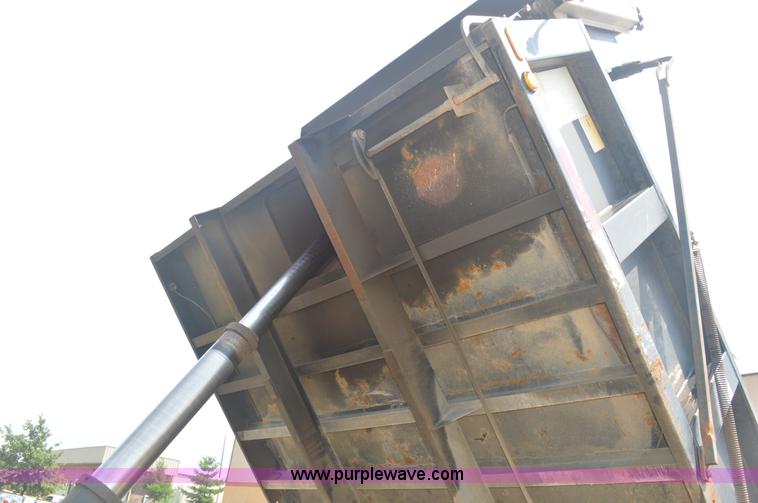 image for item BM9328 2005 Ford F750 Super Duty dump truck