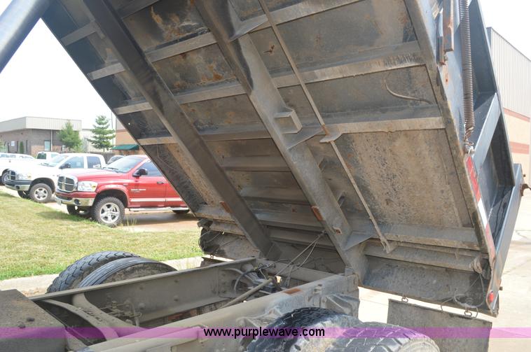 image for item BM9328 2005 Ford F750 Super Duty dump truck