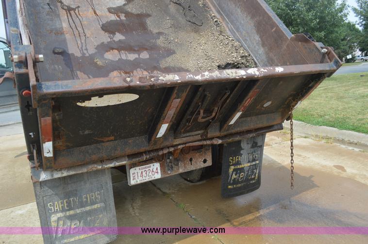 image for item BM9328 2005 Ford F750 Super Duty dump truck