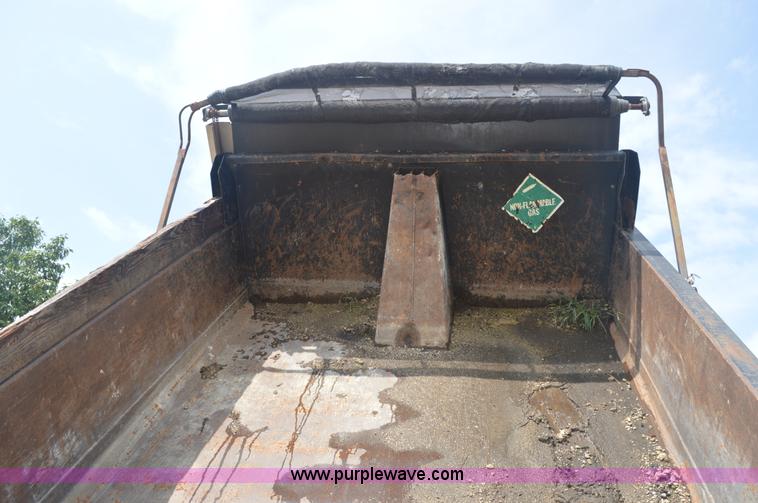 image for item BM9328 2005 Ford F750 Super Duty dump truck