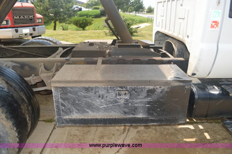 image for item BM9328 2005 Ford F750 Super Duty dump truck