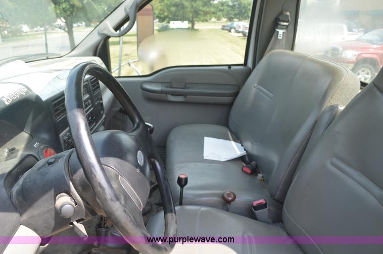 image for item BM9328 2005 Ford F750 Super Duty dump truck