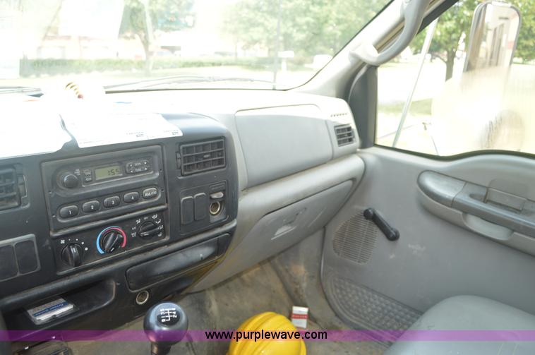 image for item BM9328 2005 Ford F750 Super Duty dump truck