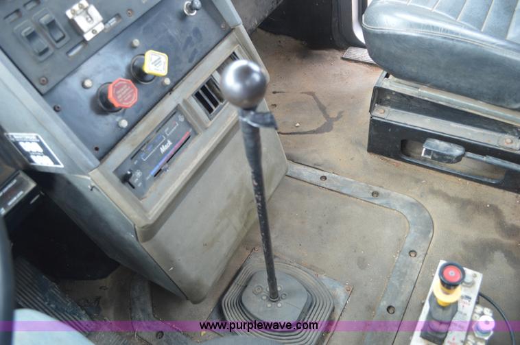 image for item BM9329 1993 Mack CH613 dump truck