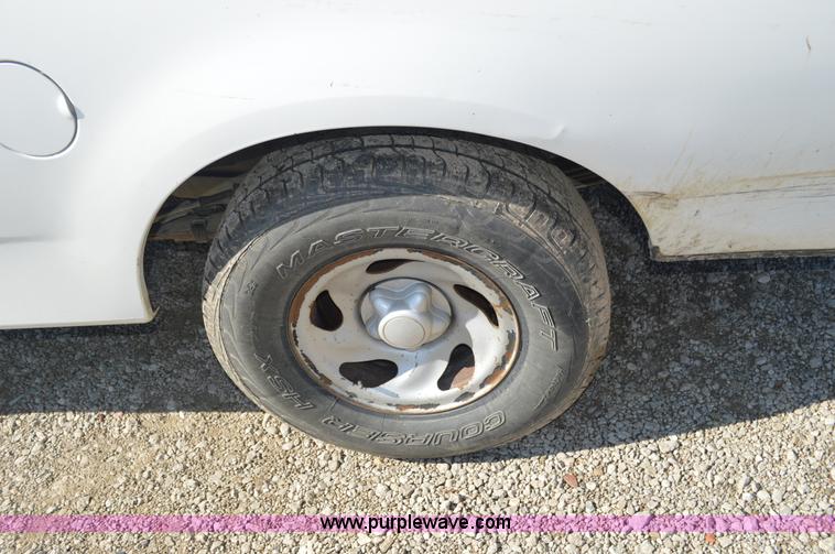 image for item BM9330 2003 Ford F150 pickup truck