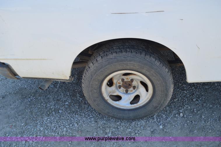 image for item BM9330 2003 Ford F150 pickup truck