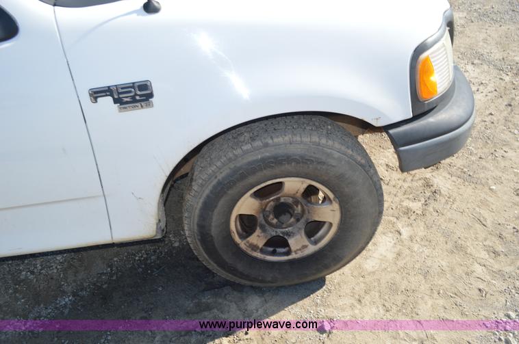 image for item BM9330 2003 Ford F150 pickup truck