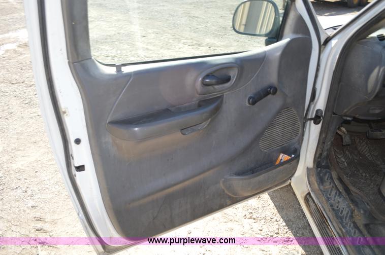 image for item BM9330 2003 Ford F150 pickup truck