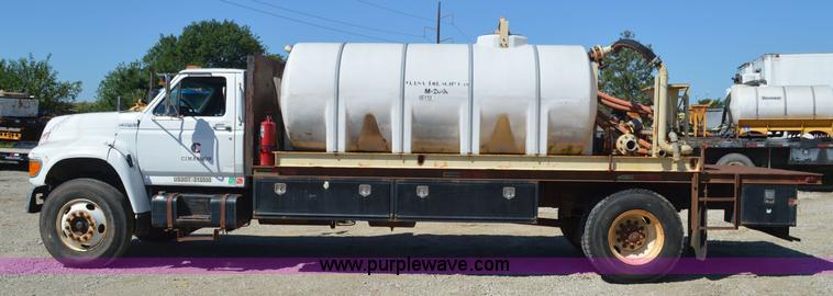 image for item BM9331 1999 Ford F800 flat bed truck with mud mixer