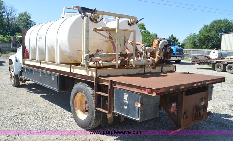 image for item BM9331 1999 Ford F800 flat bed truck with mud mixer