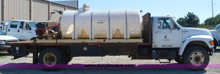 image for item BM9331 1999 Ford F800 flat bed truck with mud mixer