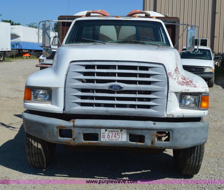 image for item BM9331 1999 Ford F800 flat bed truck with mud mixer