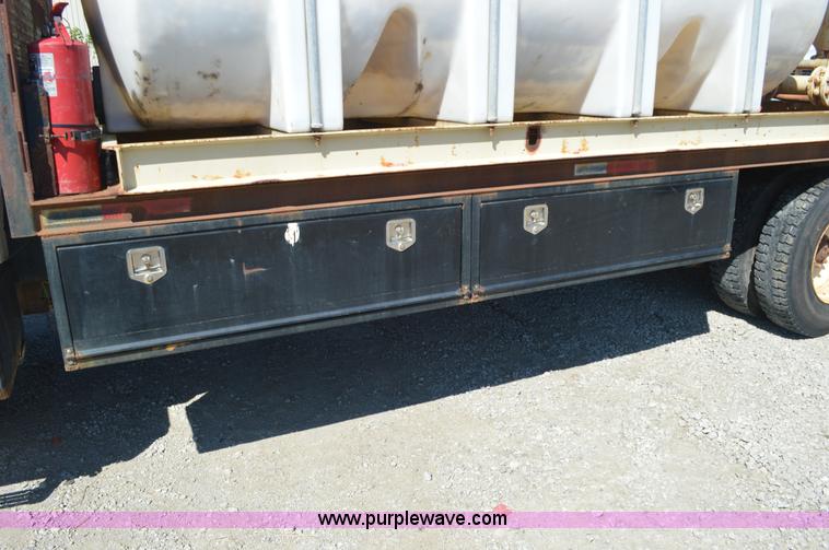 image for item BM9331 1999 Ford F800 flat bed truck with mud mixer