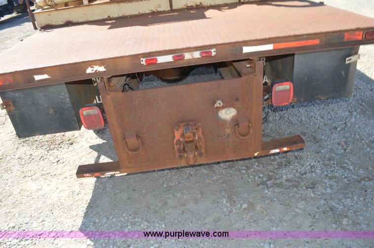 image for item BM9331 1999 Ford F800 flat bed truck with mud mixer