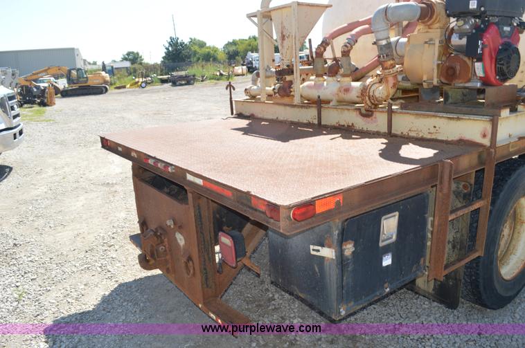 image for item BM9331 1999 Ford F800 flat bed truck with mud mixer