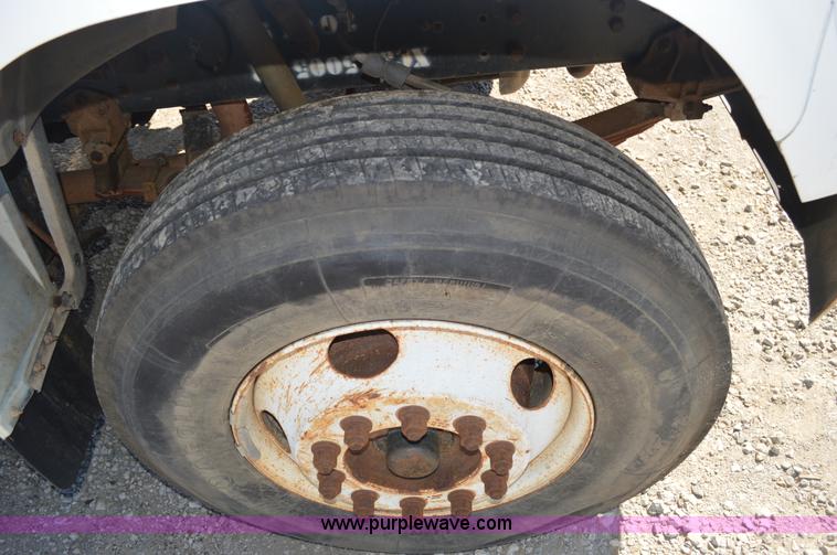 image for item BM9331 1999 Ford F800 flat bed truck with mud mixer