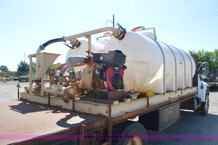 image for item BM9331 1999 Ford F800 flat bed truck with mud mixer