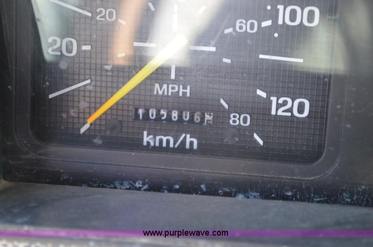 image for item BM9331 1999 Ford F800 flat bed truck with mud mixer