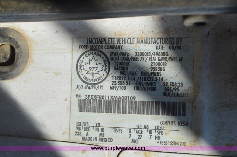 image for item BM9331 1999 Ford F800 flat bed truck with mud mixer