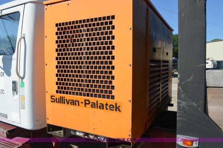 image for item BM9332 1997 International 4700 flat dump bed truck