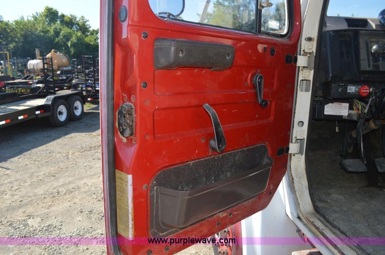 image for item BM9332 1997 International 4700 flat dump bed truck