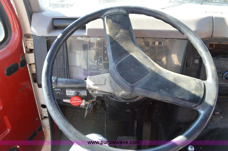 image for item BM9332 1997 International 4700 flat dump bed truck