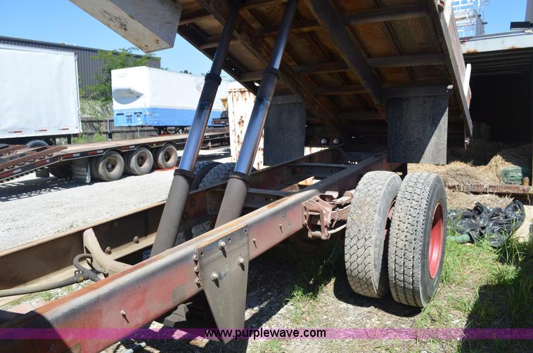 image for item BM9332 1997 International 4700 flat dump bed truck