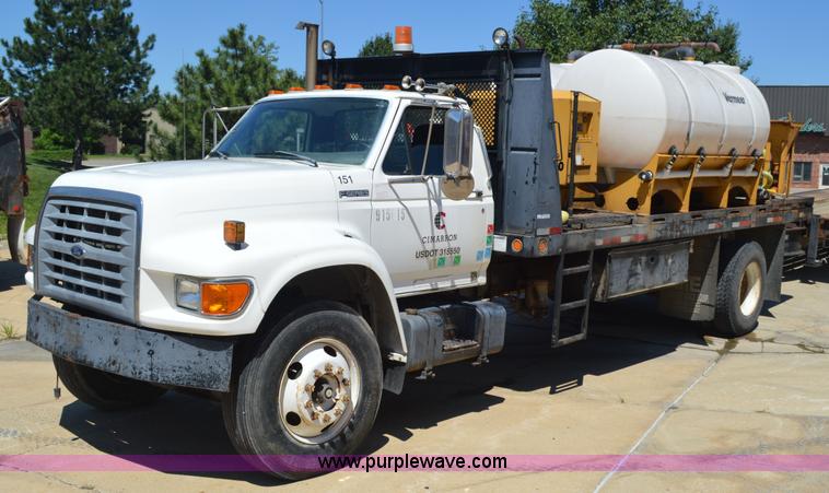 image for item BM9333 1998 Ford F800 Super Duty flatbed truck with mud mixer