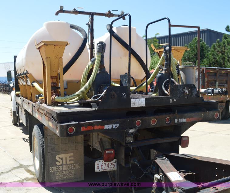 image for item BM9333 1998 Ford F800 Super Duty flatbed truck with mud mixer