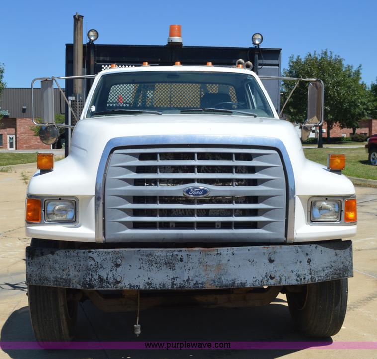 image for item BM9333 1998 Ford F800 Super Duty flatbed truck with mud mixer