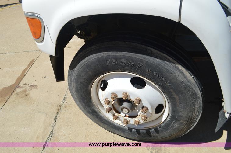 image for item BM9333 1998 Ford F800 Super Duty flatbed truck with mud mixer