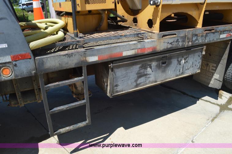 image for item BM9333 1998 Ford F800 Super Duty flatbed truck with mud mixer