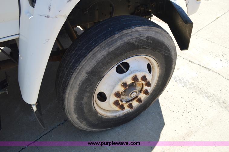 image for item BM9333 1998 Ford F800 Super Duty flatbed truck with mud mixer