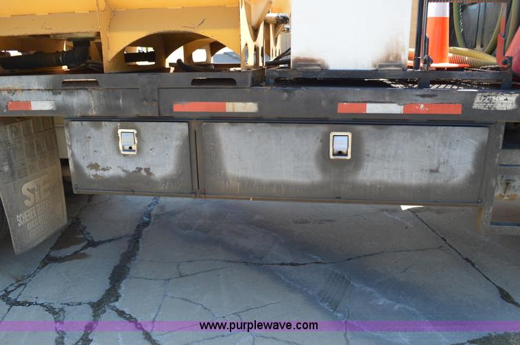 image for item BM9333 1998 Ford F800 Super Duty flatbed truck with mud mixer