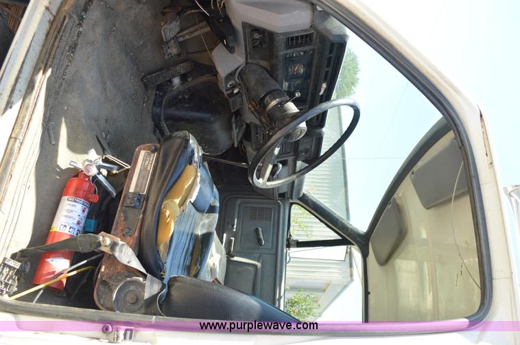 image for item BM9333 1998 Ford F800 Super Duty flatbed truck with mud mixer