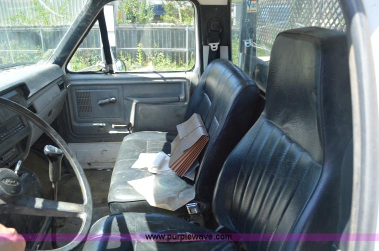 image for item BM9333 1998 Ford F800 Super Duty flatbed truck with mud mixer