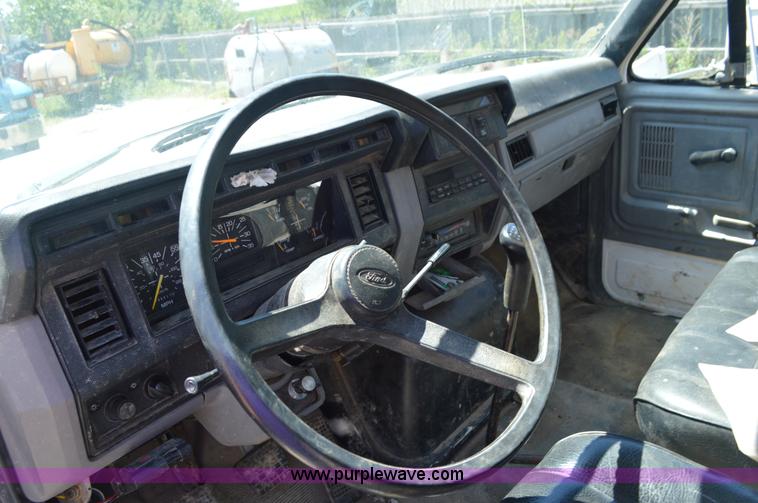 image for item BM9333 1998 Ford F800 Super Duty flatbed truck with mud mixer