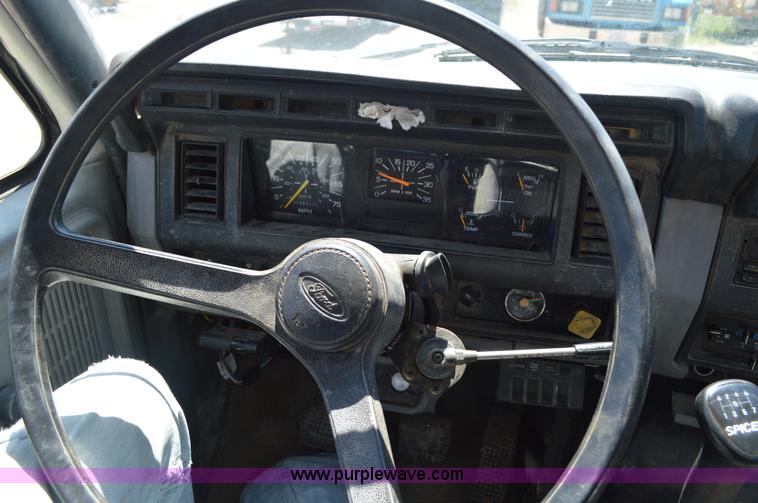 image for item BM9333 1998 Ford F800 Super Duty flatbed truck with mud mixer