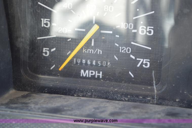 image for item BM9333 1998 Ford F800 Super Duty flatbed truck with mud mixer