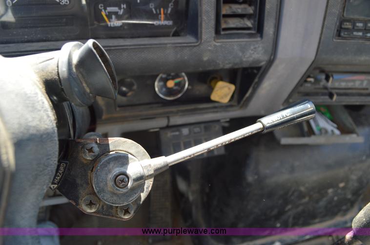 image for item BM9333 1998 Ford F800 Super Duty flatbed truck with mud mixer