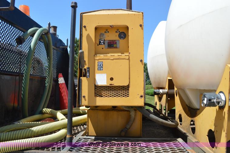 image for item BM9333 1998 Ford F800 Super Duty flatbed truck with mud mixer