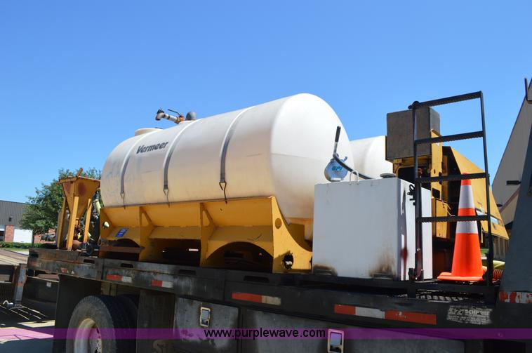 image for item BM9333 1998 Ford F800 Super Duty flatbed truck with mud mixer